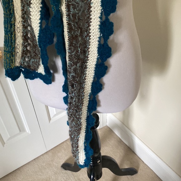 Beautiful woven scarf, deep, teal color with white lace - Picture 2 of 5